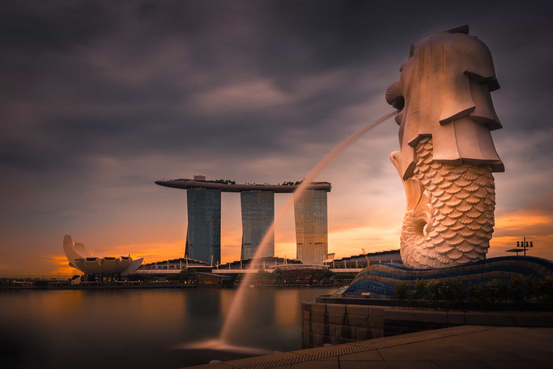 Merlion Singapore with Marina Bay Sands in Background